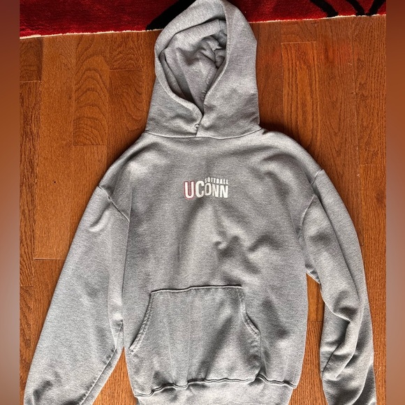 Jerzees Tops - UConn Sweatshirt